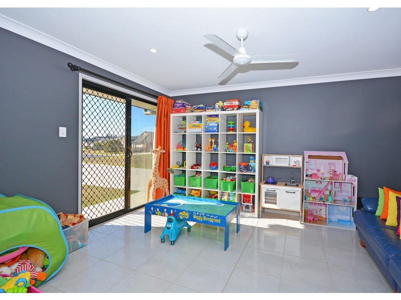 13 Lakes Boulevard, Burrum Heads QLD 4659