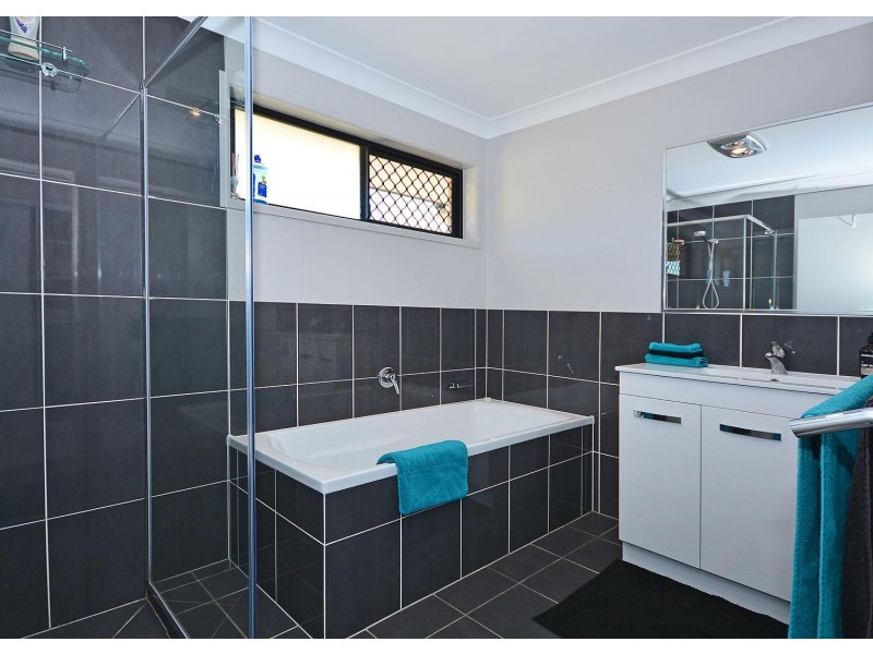 13 Lakes Boulevard, Burrum Heads QLD 4659