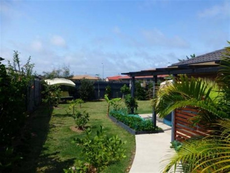 94 Wattle St, Point Vernon QLD 4655