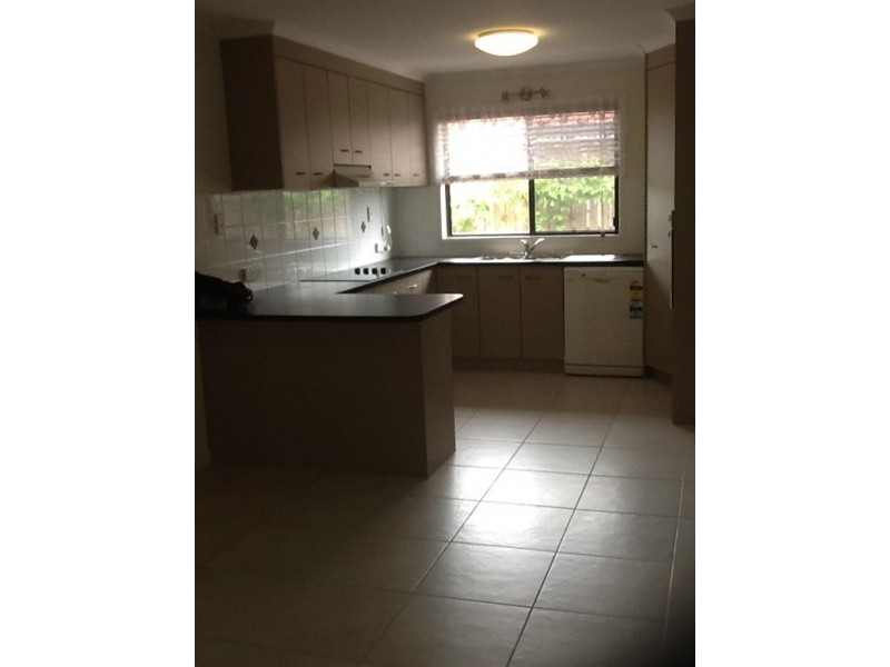 94 Wattle St, Point Vernon QLD 4655