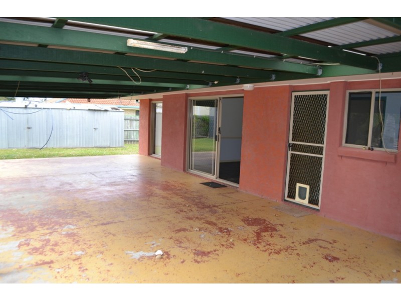 24 Deloraine Avenue, Urangan QLD 4655
