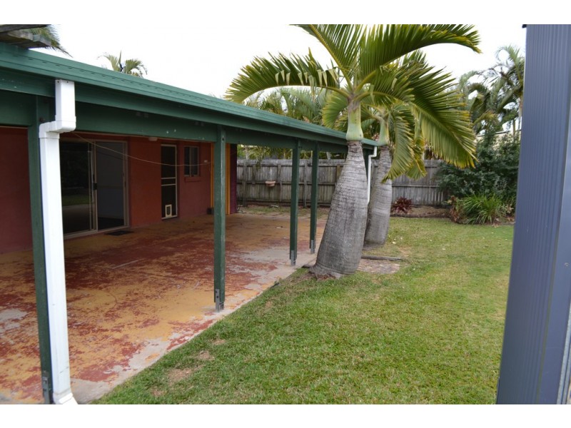 24 Deloraine Avenue, Urangan QLD 4655
