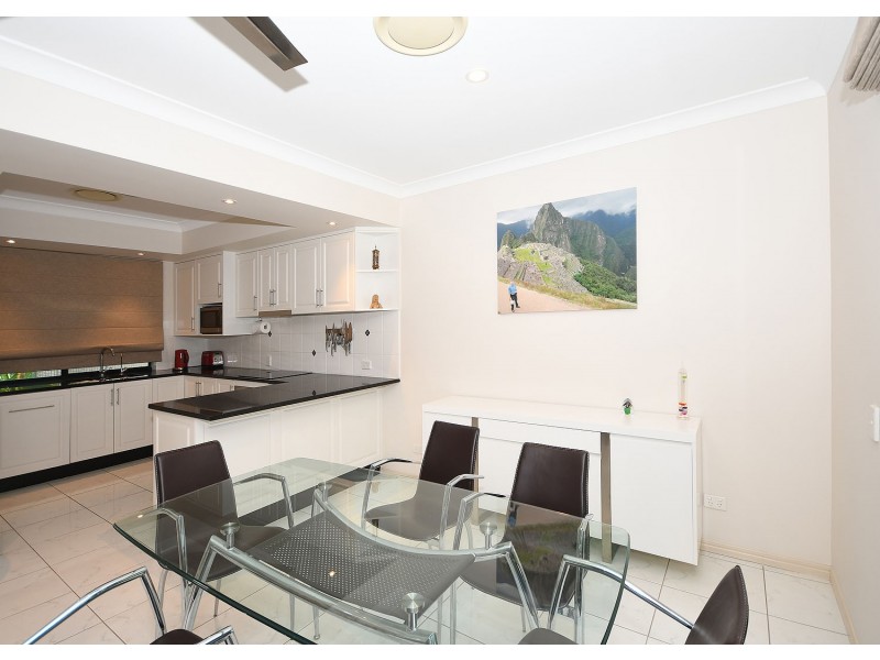 2/580 Esplanade, Urangan QLD 4655