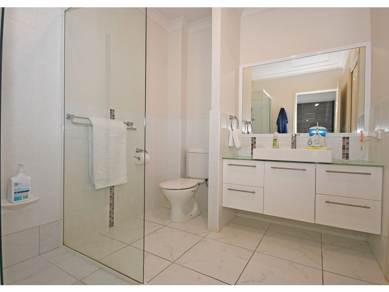 2/580 Esplanade, Urangan QLD 4655