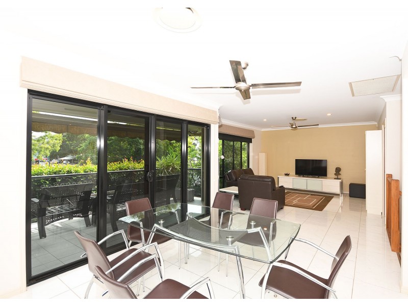 2/580 Esplanade, Urangan QLD 4655