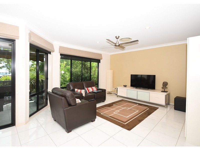 2/580 Esplanade, Urangan QLD 4655
