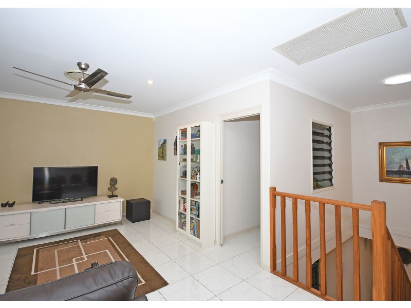 2/580 Esplanade, Urangan QLD 4655