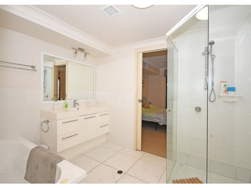 2/580 Esplanade, Urangan QLD 4655