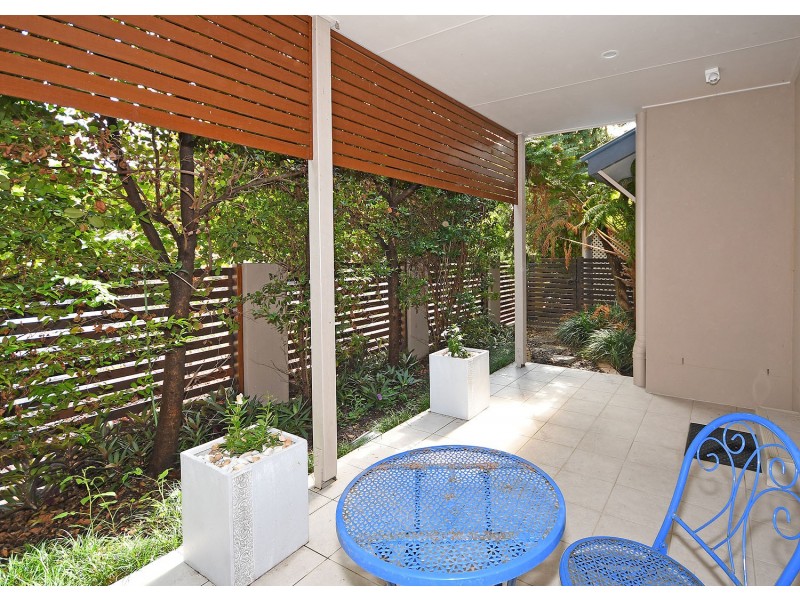 2/580 Esplanade, Urangan QLD 4655