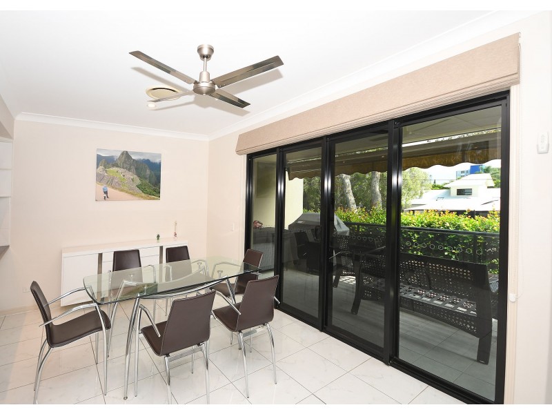 2/580 Esplanade, Urangan QLD 4655