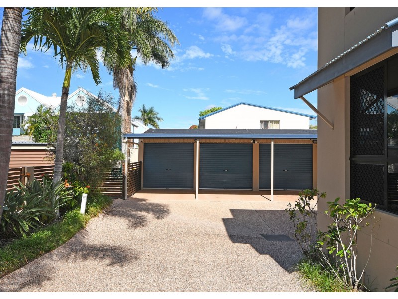 2/580 Esplanade, Urangan QLD 4655