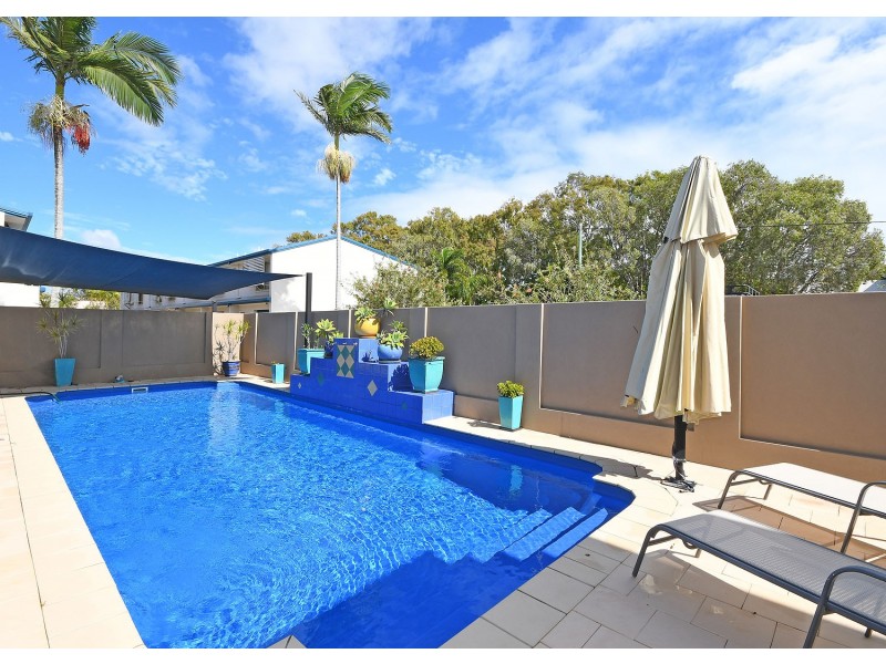 2/580 Esplanade, Urangan QLD 4655