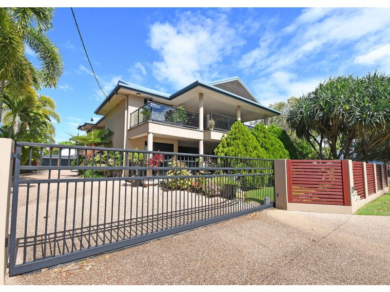 2/580 Esplanade, Urangan QLD 4655
