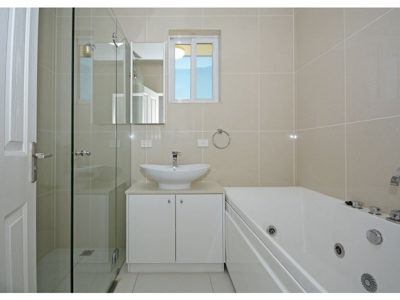 Unit 1, 13-19 Hythe St, Pialba QLD 4655