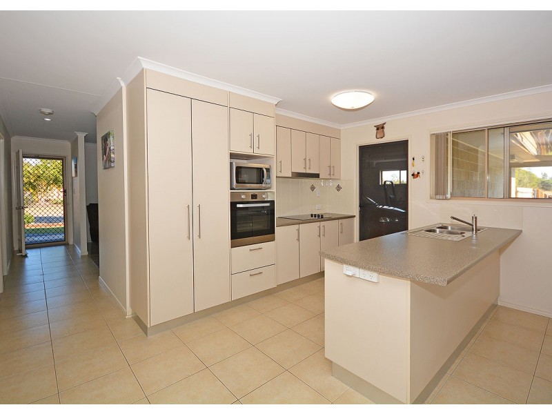 27 Spinnaker Drive, Point Vernon QLD 4655