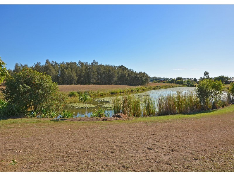 27 Spinnaker Drive, Point Vernon QLD 4655