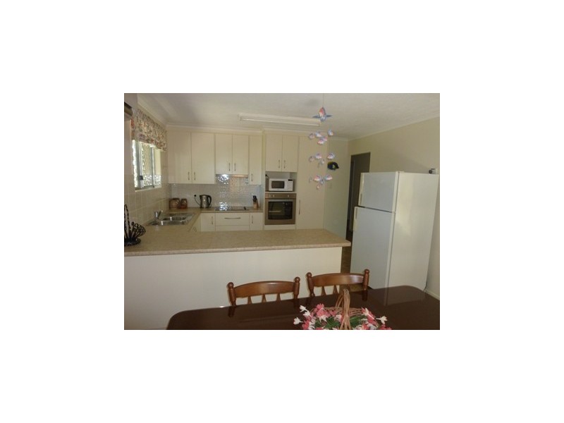 14 ROBERT STREET, Torquay QLD 4655