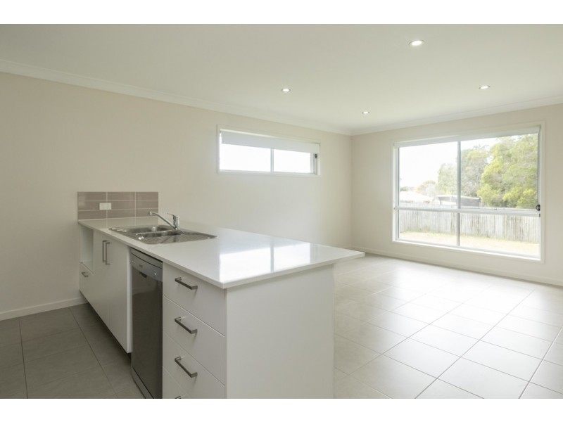 18 Steel Street, Nikenbah QLD 4655