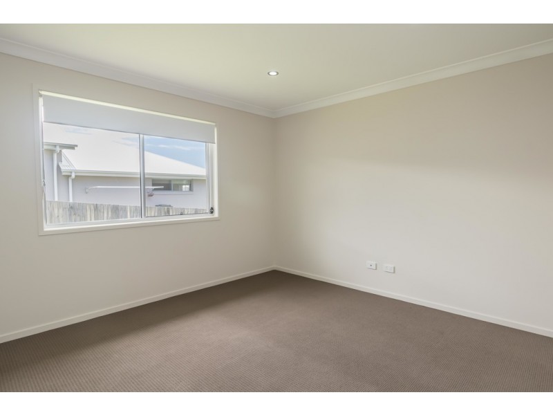18 Steel Street, Nikenbah QLD 4655