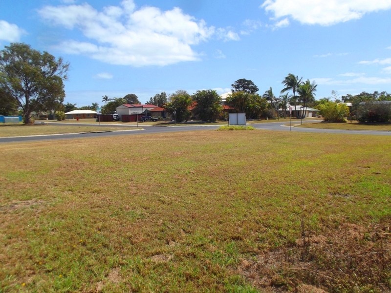 16 Hood Street, Urangan QLD 4655