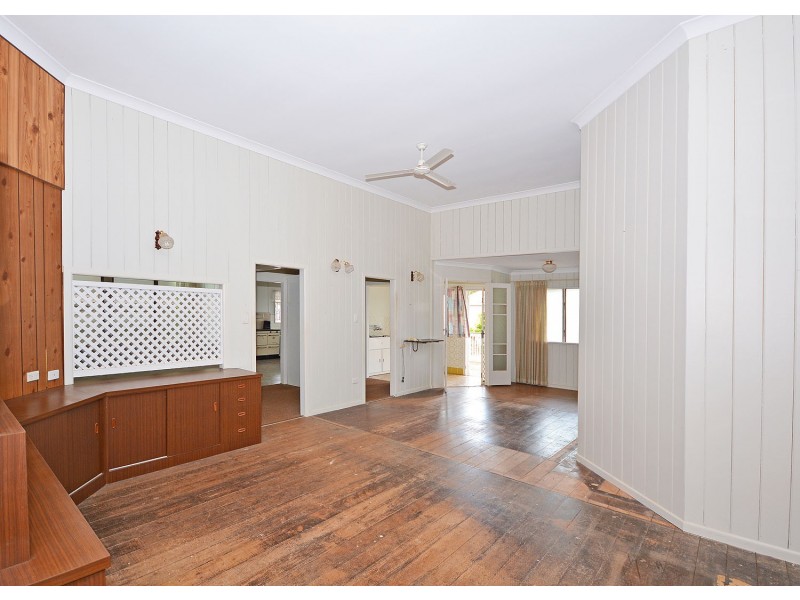 7 Macrossan Street, Childers QLD 4660