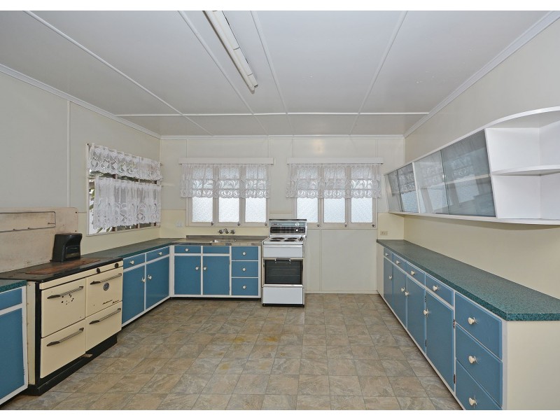 7 Macrossan Street, Childers QLD 4660