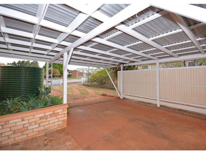7 Macrossan Street, Childers QLD 4660
