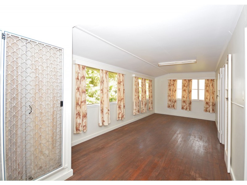 7 Macrossan Street, Childers QLD 4660