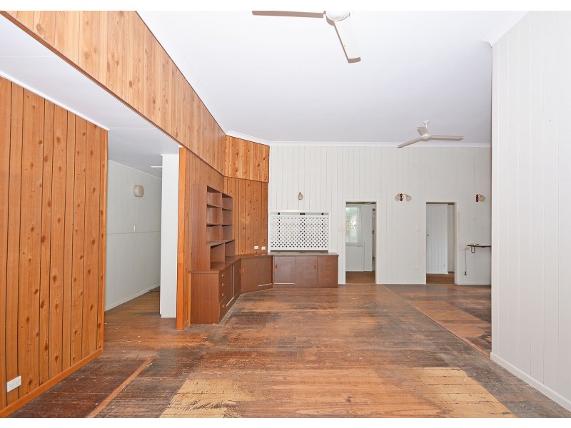 7 Macrossan Street, Childers QLD 4660
