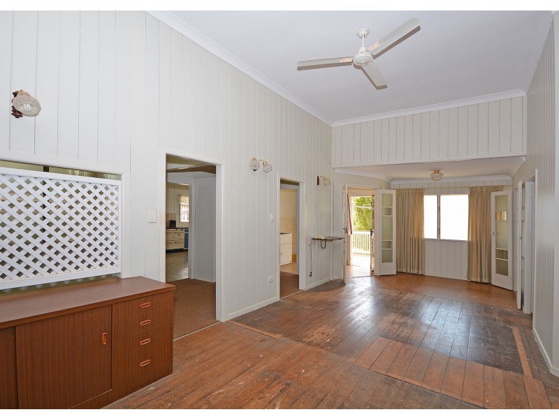 7 Macrossan Street, Childers QLD 4660