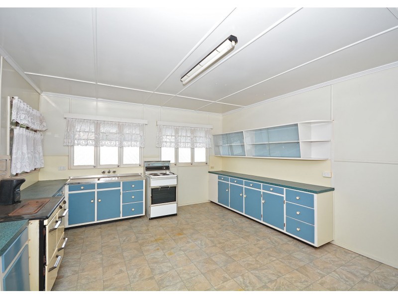 7 Macrossan Street, Childers QLD 4660
