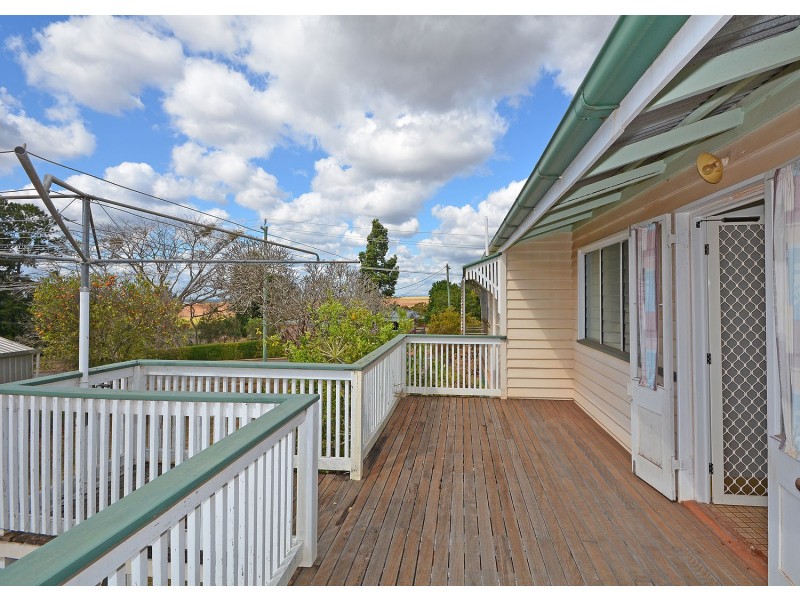 7 Macrossan Street, Childers QLD 4660