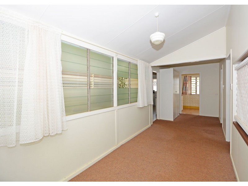 7 Macrossan Street, Childers QLD 4660