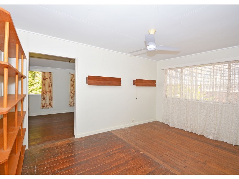 7 Macrossan Street, Childers QLD 4660