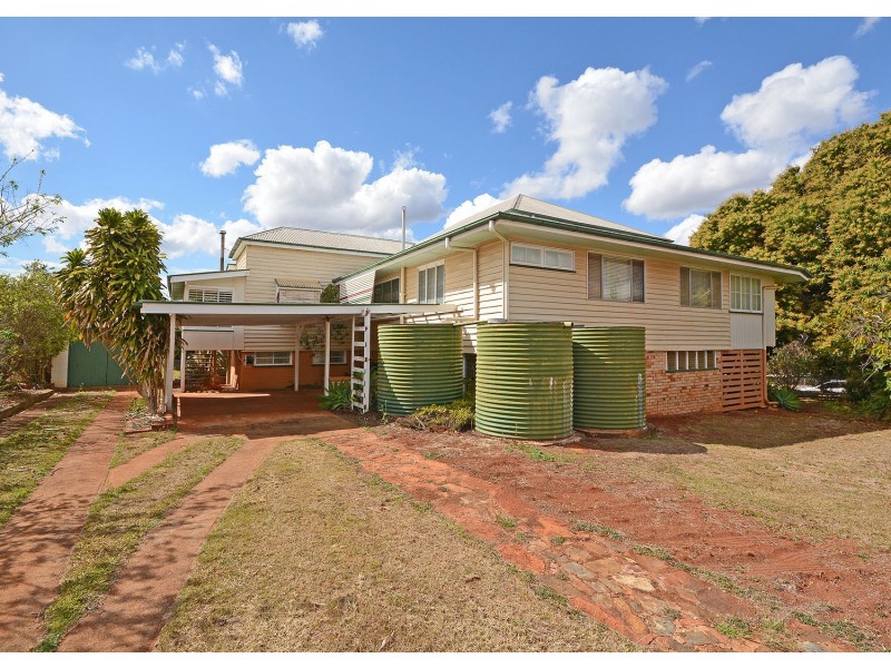 7 Macrossan Street, Childers QLD 4660