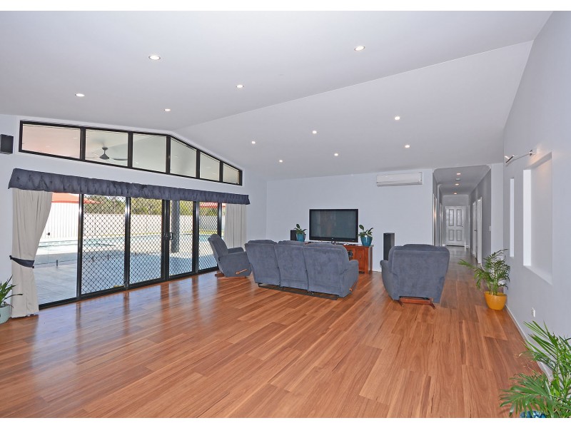 561 Dundowran Road, Dundowran QLD 4655