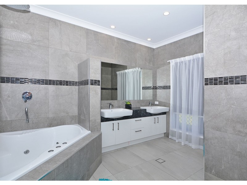 561 Dundowran Road, Dundowran QLD 4655