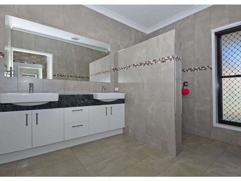 561 Dundowran Road, Dundowran QLD 4655