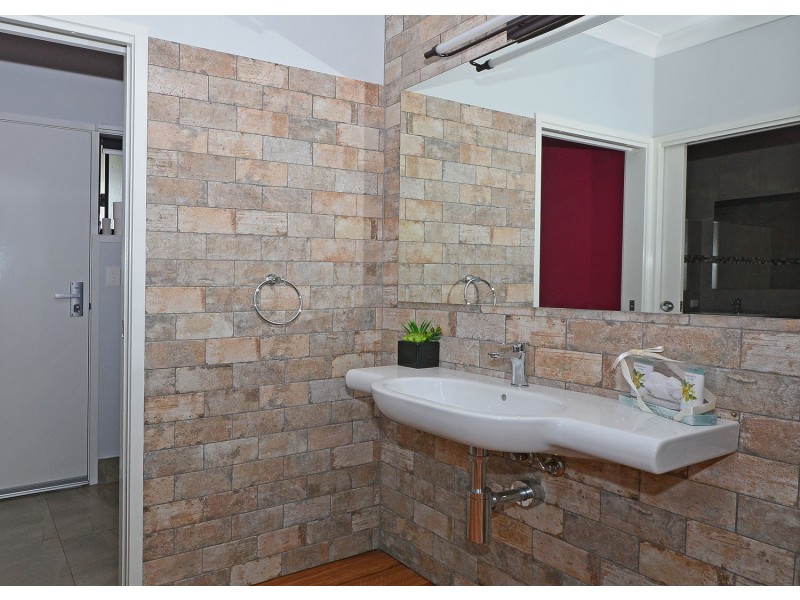 561 Dundowran Road, Dundowran QLD 4655