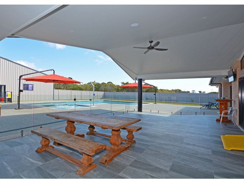 561 Dundowran Road, Dundowran QLD 4655