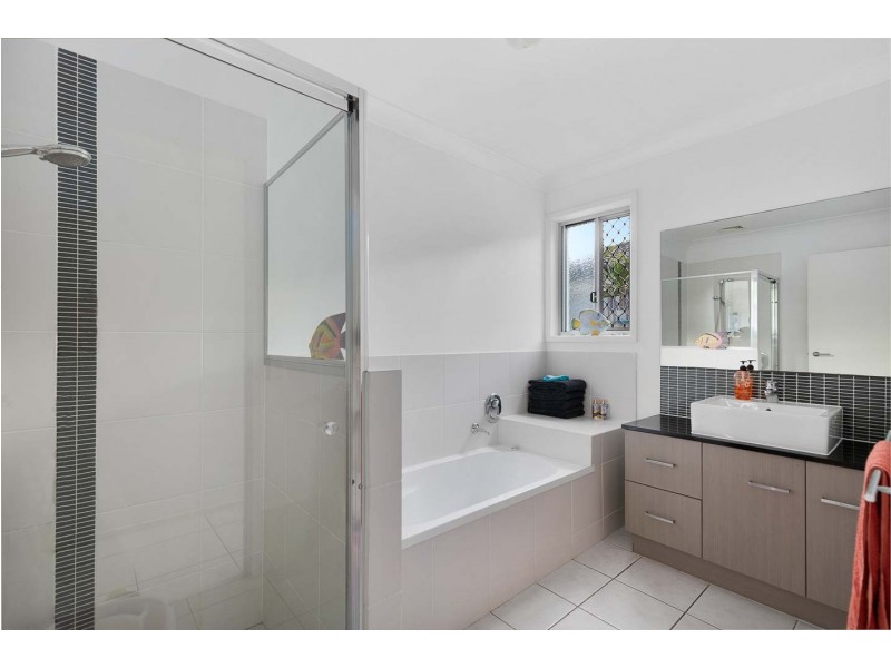 34 Endeavour Way, Eli Waters QLD 4655