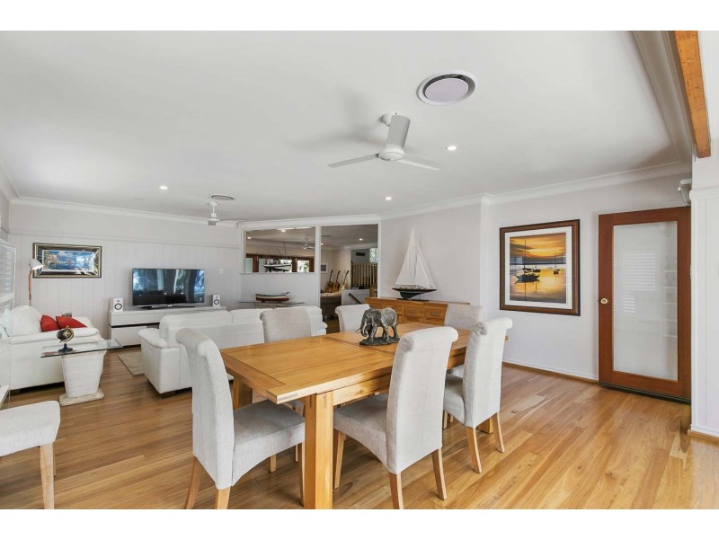 11 Esplanade, Point Vernon QLD 4655