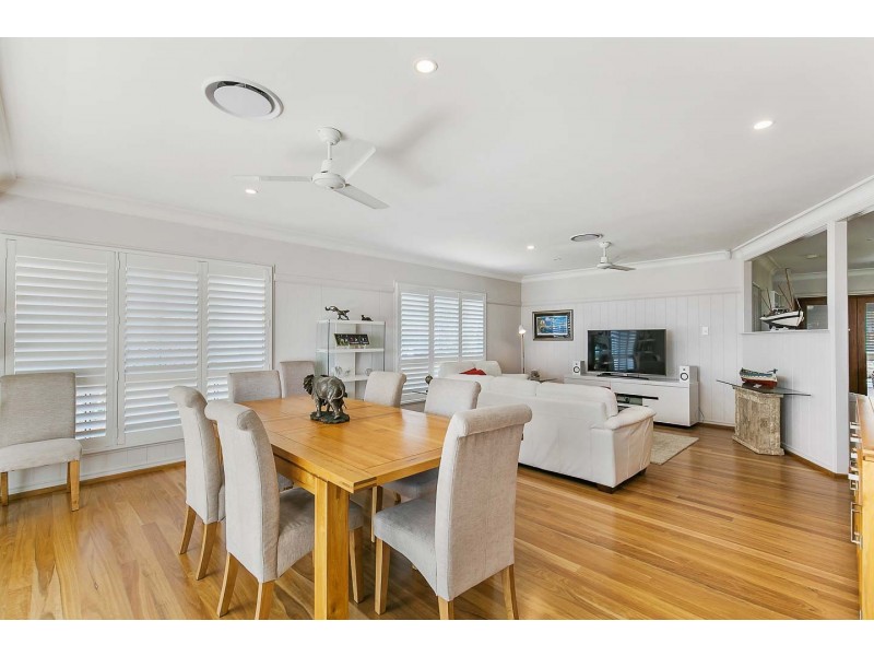 11 Esplanade, Point Vernon QLD 4655