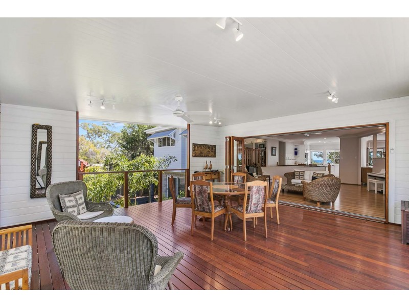 11 Esplanade, Point Vernon QLD 4655