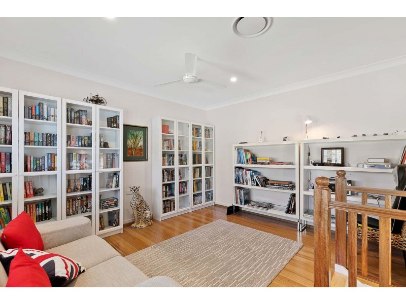 11 Esplanade, Point Vernon QLD 4655