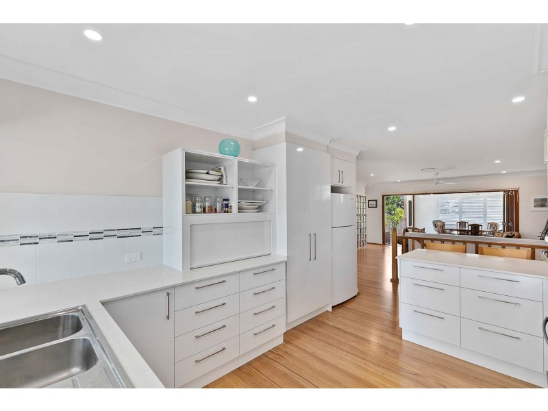 11 Esplanade, Point Vernon QLD 4655