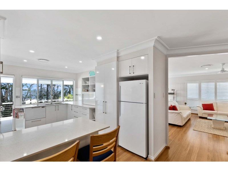 11 Esplanade, Point Vernon QLD 4655