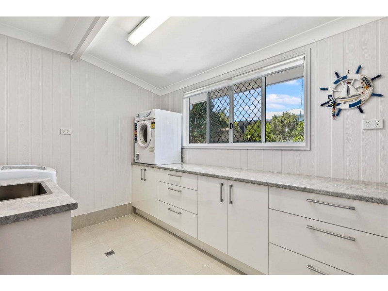 11 Esplanade, Point Vernon QLD 4655