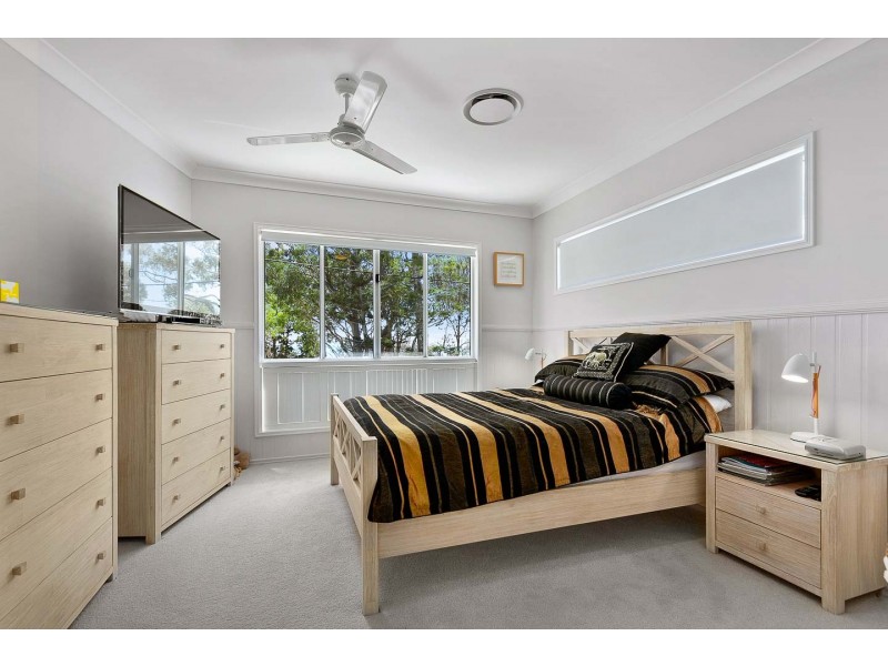 11 Esplanade, Point Vernon QLD 4655