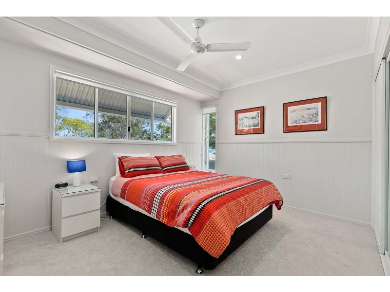 11 Esplanade, Point Vernon QLD 4655